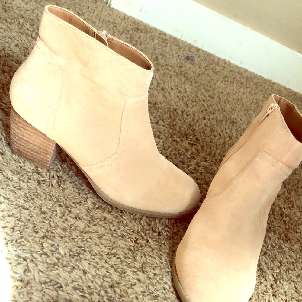 Heeled booties